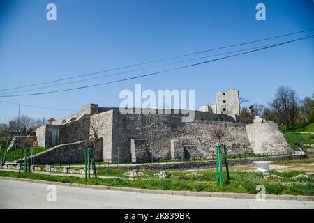 DROBETA TURNU-SEVERIN, RUMÄNIEN-04. APRIL: Ruinen einer mittelalterlichen Festung am 04. April 2018 in Drobeta Turnu-Severin. Stockfoto