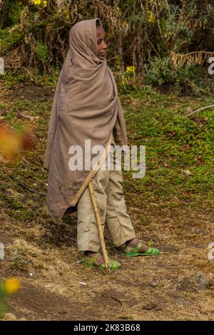 SIMIEN MOUNTAINS, ÄTHIOPIEN - 16. MÄRZ 2019: Lokales Kind in Simien Mountains, Äthiopien Stockfoto