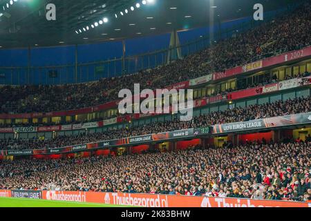 London, Großbritannien. 20. Oktober 2022. LONDON, VEREINIGTES KÖNIGREICH - 20. OKTOBER: Fans des FC Arsenal während der UEFA Europa League-Gruppe Ein Spiel zwischen dem FC Arsenal und dem PSV Eindhoven im Emirates Stadium am 20. Oktober 2022 in London, Vereinigtes Königreich (Foto von Joris Verwijst/Orange Picics) Credit: Orange Pics BV/Alamy Live News Stockfoto