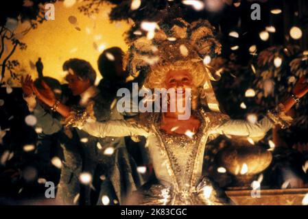 Joely Richardson Film: Die Affäre Der Halskette (2001) Charaktere: Marie-Antoinette Regie: Charles Shyer 20 November 2001 **WARNUNG** Dieses Foto ist nur für redaktionelle Zwecke bestimmt und unterliegt dem Copyright von WARNER BROS und/oder des Fotografen, der von der Film- oder Produktionsfirma beauftragt wurde, und kann nur von Publikationen im Zusammenhang mit der Bewerbung des oben genannten Films reproduziert werden. Eine obligatorische Gutschrift an WARNER BROS ist erforderlich. Der Fotograf sollte auch bei Bekanntwerden des Fotos gutgeschrieben werden. Ohne schriftliche Genehmigung der Film Company kann keine kommerzielle Nutzung gewährt werden. Stockfoto