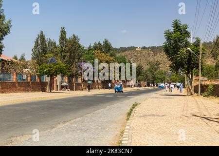 AXUM, ÄTHIOPIEN - 19. MÄRZ 2019: Blick auf eine Straße in Axum, Äthiopien Stockfoto