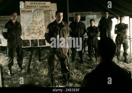 Damian Lewis, Ron Livingston Television: Band of Brothers (TV-Miniserie) Charaktere: Maj. Richard D. Winters,Capt. Lewis Nixon USA/UK 2001, 09. September 2001 **WARNUNG** Dieses Foto ist nur für den redaktionellen Gebrauch bestimmt und unterliegt dem Copyright von HBO und/oder des Fotografen, der von der Film- oder Produktionsfirma beauftragt wurde, und kann nur durch Publikationen im Zusammenhang mit der Bewerbung des oben genannten Films reproduziert werden. Eine obligatorische Gutschrift für HBO ist erforderlich. Der Fotograf sollte auch bei Bekanntwerden des Fotos gutgeschrieben werden. Ohne schriftliche Genehmigung der Film Company kann keine kommerzielle Nutzung gewährt werden. Stockfoto