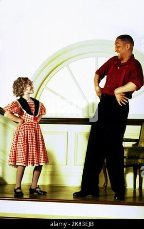 Lea Marie Golde & Gregory Hines Film: Bojangles (2001) Charaktere: Shirley Temple & Bill 'Bojangles' Robinson 04 February 2001 **WARNUNG** Dieses Foto ist nur für den redaktionellen Gebrauch bestimmt und unterliegt dem Copyright von MGM und/oder dem von der Film- oder Produktionsfirma beauftragten Fotografen.Es kann nur von Publikationen im Zusammenhang mit der Bewerbung des oben genannten Films reproduziert werden. Eine obligatorische Gutschrift an MGM ist erforderlich. Der Fotograf sollte auch bei Bekanntwerden des Fotos gutgeschrieben werden. Ohne schriftliche Genehmigung der Film Company kann keine kommerzielle Nutzung gewährt werden. Stockfoto