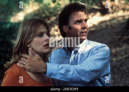 Nastassja Kinski & Jeff Fahey Film: Cold Heart (2001) Charaktere: Linda Cross, Phil Regie: Dennis Dimster 10 February 2001 **WARNUNG** Dieses Foto ist nur für redaktionelle Zwecke bestimmt und unterliegt dem Copyright von FILMEXPERIMENT und/oder dem von der Film- oder Produktionsfirma beauftragten Fotografen und kann nur durch Publikationen im Zusammenhang mit der Bewerbung des oben genannten Films reproduziert werden. Eine obligatorische Gutschrift an FILMEXPERIMENT ist erforderlich. Der Fotograf sollte auch bei Bekanntwerden des Fotos gutgeschrieben werden. Ohne schriftliche Genehmigung der Film Company kann keine kommerzielle Nutzung gewährt werden. Stockfoto