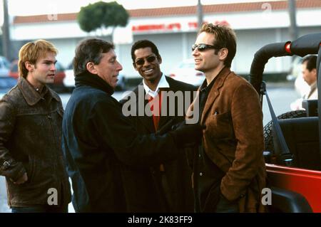 Seann William Scott, Ivan Reitman, Orlando Jones & David Duchovny Film: Evolution (USA 2001) Charaktere: Wayne,,Harry & Ira Regie: Ivan Reitman 08 June 2001 **WARNUNG** Dieses Foto ist nur für redaktionelle Verwendung bestimmt und unterliegt dem Copyright von COLUMBIA PICTURES und/oder des Fotografen, der von der Film- oder Produktionsfirma beauftragt wurde und darf nur von Publikationen im Zusammenhang mit der Bewerbung des oben genannten Films reproduziert werden. Eine obligatorische Gutschrift für COLUMBIA PICTURES ist erforderlich. Der Fotograf sollte auch bei Bekanntwerden des Fotos gutgeschrieben werden. Ohne schriftliche Genehmigung des Films kann keine kommerzielle Nutzung gewährt werden Stockfoto