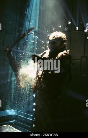 Kane Hodder Film: Jason X (2001) Charaktere: Jason Voorhees Regie: James Isaac 24 July 2001 **WARNUNG** Dieses Foto ist nur für redaktionelle Zwecke bestimmt und unterliegt dem Copyright der NEUEN LINIE und/oder des Fotografen, der von der Film- oder Produktionsfirma beauftragt wurde und darf nur von Publikationen im Zusammenhang mit der Bewerbung des oben genannten Films reproduziert werden. Eine obligatorische Gutschrift für NEUE POSITION ist erforderlich. Der Fotograf sollte auch bei Bekanntwerden des Fotos gutgeschrieben werden. Ohne schriftliche Genehmigung der Film Company kann keine kommerzielle Nutzung gewährt werden. Stockfoto