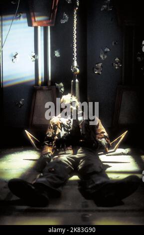 Kane Hodder Film: Jason X (2001) Charaktere: Jason Voorhees Regie: James Isaac 24 July 2001 **WARNUNG** Dieses Foto ist nur für redaktionelle Zwecke bestimmt und unterliegt dem Copyright der NEUEN LINIE und/oder des Fotografen, der von der Film- oder Produktionsfirma beauftragt wurde und darf nur von Publikationen im Zusammenhang mit der Bewerbung des oben genannten Films reproduziert werden. Eine obligatorische Gutschrift für NEUE POSITION ist erforderlich. Der Fotograf sollte auch bei Bekanntwerden des Fotos gutgeschrieben werden. Ohne schriftliche Genehmigung der Film Company kann keine kommerzielle Nutzung gewährt werden. Stockfoto