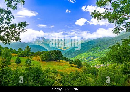 Val d'Aran in Katalonien, Pyrenäen, Spanien - Vielha Dorf Stockfoto