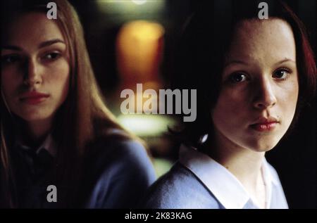 Keira Knightley & Thora Birch Film: Das Loch (2001) Charaktere: Frances 'Frankie' Almond Smith & Liz Dunn 20 April 2001 **WARNUNG** Dieses Foto ist nur für redaktionelle Verwendung bestimmt und unterliegt dem Copyright von PATHE und/oder dem von der Film- oder Produktionsfirma beauftragten Fotografen und kann nur durch Publikationen im Zusammenhang mit der Bewerbung des oben genannten Films reproduziert werden. Eine obligatorische Gutschrift an PATHE ist erforderlich. Der Fotograf sollte auch bei Bekanntwerden des Fotos gutgeschrieben werden. Ohne schriftliche Genehmigung der Film Company kann keine kommerzielle Nutzung gewährt werden. Stockfoto