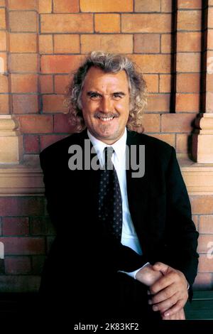 Billy Connolly Film: The Man Who Sued God (2001) Charaktere: Steve Myers Regie: Mark Joffe 25 October 2001 **WARNUNG** Dieses Foto ist nur für redaktionelle Zwecke bestimmt und unterliegt dem Copyright von BUENA VISTA und/oder dem Fotografen, der von der Film- oder Produktionsfirma beauftragt wurde, und kann nur von Publikationen im Zusammenhang mit der Bewerbung des oben genannten Films reproduziert werden. Eine obligatorische Gutschrift an BUENA VISTA ist erforderlich. Der Fotograf sollte auch bei Bekanntwerden des Fotos gutgeschrieben werden. Ohne schriftliche Genehmigung der Film Company kann keine kommerzielle Nutzung gewährt werden. Stockfoto