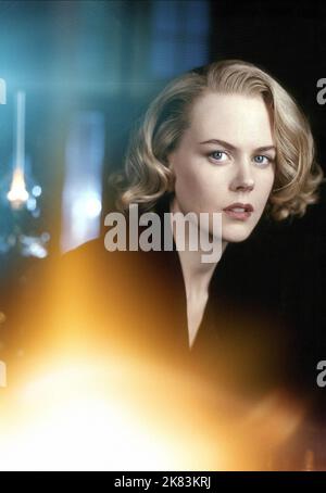 Nicole Kidman Film: The Others (USA/es/FR/IT 2001) Charaktere: Grace Stewart Regie: Alejandro Amenabar 02. August 2001 **WARNUNG** Dieses Foto ist nur für redaktionelle Verwendung bestimmt und unterliegt dem Copyright von DIMENSION FILMS und/oder dem Fotografen, der von der Film- oder Produktionsfirma beauftragt wurde.Es kann nur von Publikationen im Zusammenhang mit der Bewerbung des oben genannten Films reproduziert werden. Eine obligatorische Gutschrift für DIE DIMENSIONIERUNG VON FILMEN ist erforderlich. Der Fotograf sollte auch bei Bekanntwerden des Fotos gutgeschrieben werden. Ohne schriftliche Genehmigung der Film Company kann keine kommerzielle Nutzung gewährt werden. Stockfoto