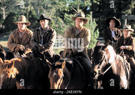 Drew Powell, Matt Carmody, Daniel Hugh Kelly & Jared Daperis Television: The Ponderosa (2001) Charaktere: Eric 'Hoss' Cartwright,Adam Cartwright,Ben Cartwright & Little Joe Cartwright 09 September 2001 **WARNUNG** Dieses Foto ist nur für den redaktionellen Gebrauch bestimmt und unterliegt dem Copyright des PAX-FERNSEHENS und/oder des Fotografen, der von der Film- oder Produktionsfirma beauftragt wurde und kann nur durch Publikationen im Zusammenhang mit der Bewerbung von reproduziert werden Der obige Film. Eine obligatorische Gutschrift an PAX TELEVISION ist erforderlich. Der Fotograf sollte auch bei Bekanntwerden des Fotos gutgeschrieben werden. Es kann keine kommerzielle Nutzung gewährt werden Stockfoto