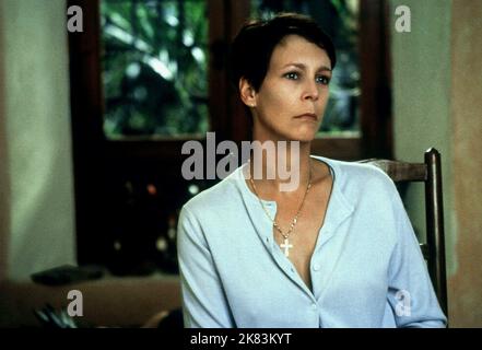 Jamie Lee Curtis Film: The Tailor of Panama (USA/IRL 2001) Charaktere: Louisa Pendel / Literaturverfilmung (nach dem Buch von John Le Carre) Regie: John Boorman 11 February 2001 **WARNUNG** Dieses Foto ist nur für den redaktionellen Gebrauch bestimmt und unterliegt dem Copyright von COLUMBIA PICTURES und/oder des Fotografen, der von der Film- oder Produktionsfirma beauftragt wurde und darf nur von Publikationen im Zusammenhang mit der Bewerbung des oben genannten Films reproduziert werden. Eine obligatorische Gutschrift für COLUMBIA PICTURES ist erforderlich. Der Fotograf sollte auch bei Bekanntwerden des Fotos gutgeschrieben werden. Ohne schriftliche Genehmigung kann keine kommerzielle Nutzung gewährt werden Stockfoto