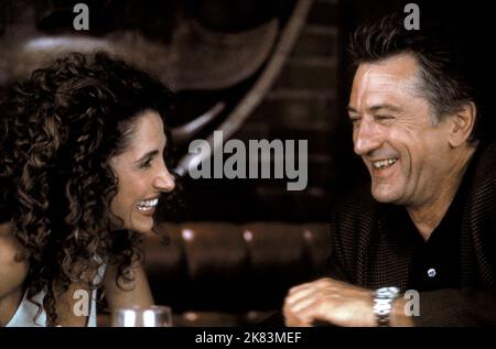 Melina Kanakaredes & Robert De Niro Film: 15 Minuten (2001) Charaktere: Nicolette Karas, Detective Eddie Flemming Regie: John Herzfeld 01. März 2001 **WARNUNG** Dieses Foto ist nur für redaktionelle Zwecke bestimmt und unterliegt dem Copyright von NEW LINE CINEMA und/oder des Fotografen, der von der Film- oder Produktionsfirma beauftragt wurde und darf nur von Publikationen im Zusammenhang mit der Bewerbung des oben genannten Films reproduziert werden. Eine obligatorische Gutschrift für DAS NEUE LINE CINEMA ist erforderlich. Der Fotograf sollte auch bei Bekanntwerden des Fotos gutgeschrieben werden. Ohne schriftliche Genehmigung der Film Company kann keine kommerzielle Nutzung gewährt werden. Stockfoto