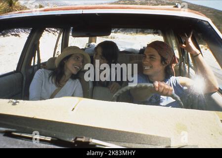 Maribel Verdu, Diego Luna & Gael Garcia Bernal Film: Y TU Mama Tamben (Y tu mamá también) Charaktere: Luisa Cortes, Tenoch Iturbide, Julio Zapata Mex 2001, Regie: Alfonso Cuaron 08 June 2001 **WARNUNG** Dieses Foto ist nur für den redaktionellen Gebrauch bestimmt und unterliegt dem Copyright von ANHELO PRODUCCIONES und/oder des Fotografen, der von der Film- oder Produktionsfirma beauftragt wurde und darf nur durch Publikationen im Zusammenhang mit der Bewerbung des oben genannten Films reproduziert werden. Eine obligatorische Gutschrift an ANHELO PRODUCCIONES ist erforderlich. Der Fotograf sollte auch bei Bekanntwerden des Fotos gutgeschrieben werden. Eine kommerzielle Nutzung kann nicht gewährt werden Stockfoto