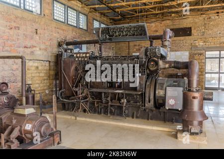 WUKRO, ÄTHIOPIEN - 21. MÄRZ 2019: Alter Dieselgenerator im Archäologischen Museum Wukro, Äthiopien Stockfoto