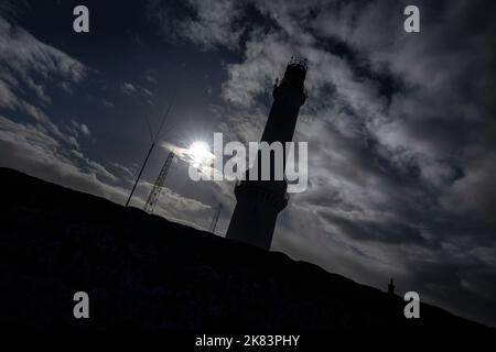 Silhouette des Girdle Ness Lighthouse in Aberdeen. Stockfoto