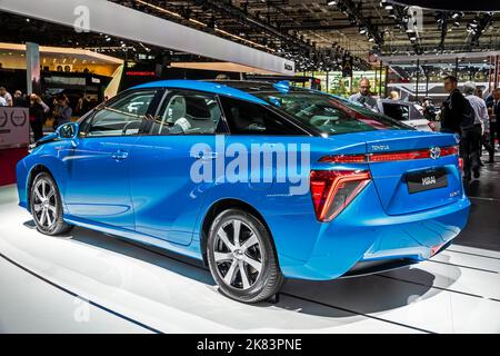 Toyota Mirai – ein Fahrzeug mit elektrischer Brennstoffzelle, das auf dem Pariser Automobilsalon vorgestellt wurde. Paris, Frankreich - 2. Oktober 2018. Stockfoto