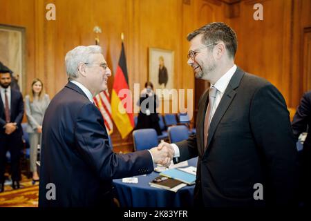 Washington DC, USA. 20. Oktober 2022. Bundesjustizminister Marco Buschmann (FDP) trifft US-Generalanwalt Merrick Garland. Washington, 10/20/2022 Credit: dpa picture Alliance/Alamy Live News Stockfoto