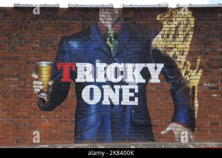 Ausschnitt aus Tennents Wandbild an der Außenwand der Tennent Caledonian Breweries von smug (Sam Bates) Glasgow Scotland Juli 2022 Stockfoto