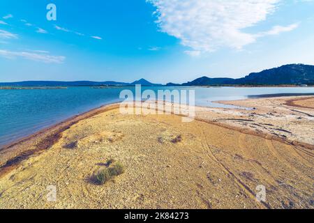 Blick auf die Lagune von gialova. Die Lagune von gialova ist eines der wichtigsten Feuchtgebiete in Europa. Griechenland. Stockfoto