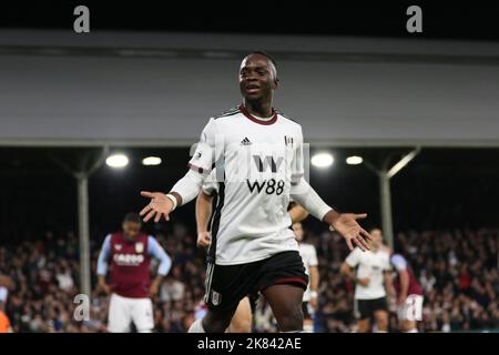 London, Großbritannien. 20. Oktober 2022. Neeskens Kebano von Fulham feiert das Tor 3. während des Premier League-Spiels zwischen Fulham und Aston Villa im Craven Cottage, London, England am 20. Oktober 2022. Foto von Pedro Soares. Nur zur redaktionellen Verwendung, Lizenz für kommerzielle Nutzung erforderlich. Keine Verwendung bei Wetten, Spielen oder Veröffentlichungen einzelner Clubs/Vereine/Spieler. Kredit: UK Sports Pics Ltd/Alamy Live Nachrichten Stockfoto