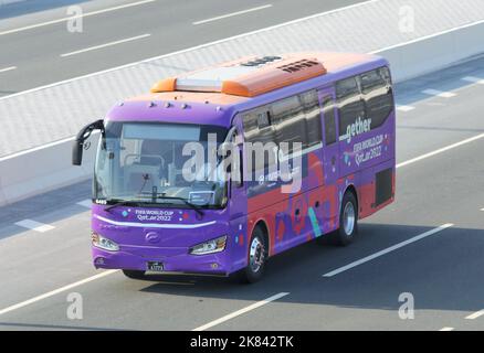 Ein Blick auf FIFA 2022 Fan Bus, mehr als 2.300 Busse werden täglich während der FIFA Fußball-Weltmeisterschaft Katar 2022 betrieben werden. Stockfoto