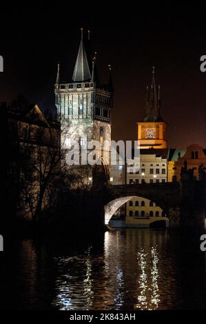 Gotischer Altstadtbrückenturm in Prag, Tschechische Republik. Stockfoto