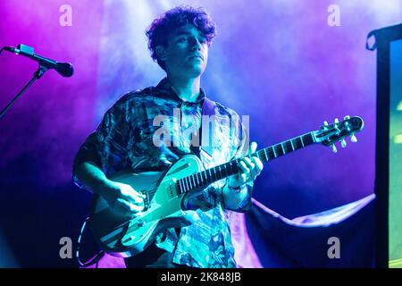 Mailand Italien. 20. Oktober 2022. Das britische Duo THE KVB tritt live auf der Bühne bei Fabrique auf, um die Show der Herausgeber zu eröffnen. Stockfoto