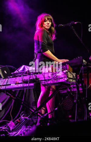 Mailand Italien. 20. Oktober 2022. Das britische Duo THE KVB tritt live auf der Bühne bei Fabrique auf, um die Show der Herausgeber zu eröffnen. Stockfoto