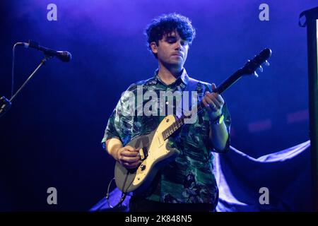 Mailand Italien. 20. Oktober 2022. Das britische Duo THE KVB tritt live auf der Bühne bei Fabrique auf, um die Show der Herausgeber zu eröffnen. Stockfoto