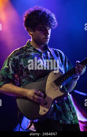 Mailand Italien. 20. Oktober 2022. Das britische Duo THE KVB tritt live auf der Bühne bei Fabrique auf, um die Show der Herausgeber zu eröffnen. Stockfoto