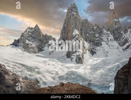 Nahaufnahme vom Cerro de l'S (2330M), Cerro Saint-Exupéry (2558 m) und Cerro Rafael Juárez (2450m). Fotos, die in der Nähe des aufgenommen wurden Stockfoto