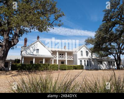 Die weiße Holzfassade des Weißen Hauses von Texas im Lyndon B. Johnson National Historic Park in Johnson City, Texas Stockfoto