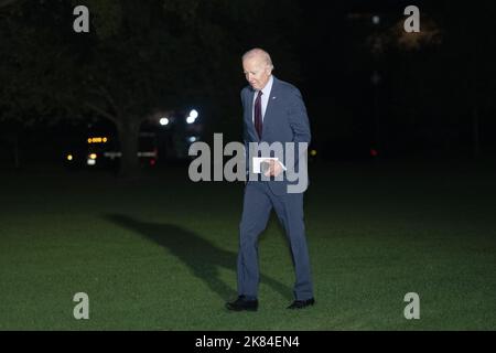 Washington DC, USA. 20. Oktober 2022. Der Präsident der Vereinigten Staaten, Joe Biden, kehrt am Donnerstag, den 20. Oktober 2022, ins Weiße Haus in Washington, DC, zurück. Nach der Teilnahme an politischen Veranstaltungen in Pennsylvania. Foto von Chris Kleponis/UPI Kredit: UPI/Alamy Live News Stockfoto