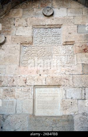 Arabische Inschrift in der Jaffa-Torstruktur in der Altstadt von Jerusalem, Israel. Stockfoto