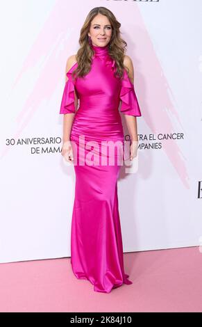 Madrid, Spanien. 20. Oktober 2022. Elizabeth Hurley nimmt am 20. Oktober 2022 an dem Charity Dinner des Elle Magazine „Cancer Ball“ im Königlichen Theater in Madrid, Spanien, Teil. Foto von ABACAPRESS.COM Quelle: Abaca Press/Alamy Live News Stockfoto