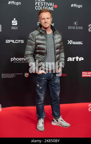 Köln, Deutschland. 20. Oktober 2022. Kasem HOXHA, Schauspieler, roter Teppich, Red Carpet Show, Ankunft, Eröffnung der Filmfestspiele Köln in Köln, 20.. Oktober 2022. © Credit: dpa/Alamy Live News Stockfoto