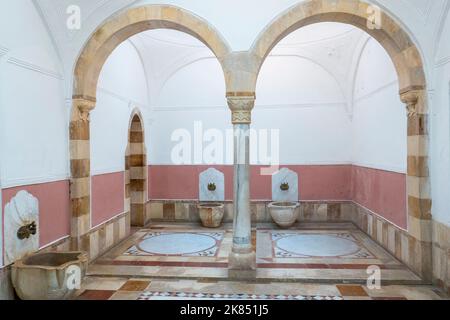 Beiteddine, Libanon - 12. Oktober 2019: Offizielle Sommerresidenz des libanesischen Präsidenten. Beiteddine Palace, ein Palast aus dem 19.. Jahrhundert in Beiteddine, Libanon Stockfoto