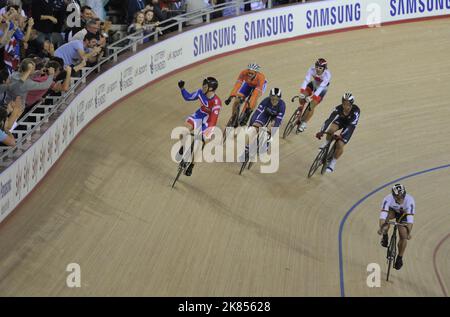 Der Franzose Mickael Bourgain, der britische Sir Chris Hoy, der deutsche Rene Enders, der Japaner Kazunari Watanabe, der Niederländer Tuen Mulder und der Neuseeländer Simon Van Velthooven im Finale der Männer-Kierin Stockfoto