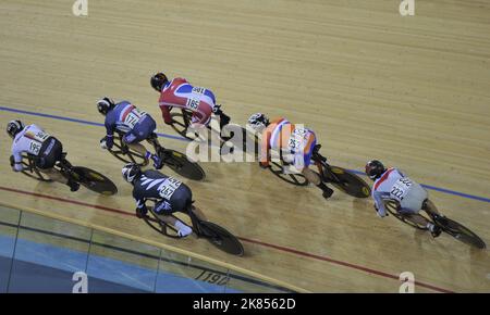 Der Franzose Mickael Bourgain, der britische Sir Chris Hoy, der deutsche Rene Enders, der Japaner Kazunari Watanabe, der Niederländer Tuen Mulder und der Neuseeländer Simon Van Velthooven im Finale der Männer-Kierin Stockfoto