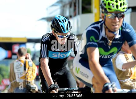 Chris Froome Team Sky Procycling überquert die Ziellinie auf dem 18.. Platz hinter Alejandro Valverde Team Movistar, Etappe 10 Bellegarde - sur - Valserine Stockfoto