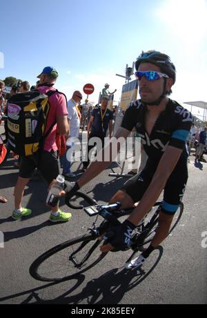 David Lopez Sky Procycling Team fährt nach dem Rennen in Montpellier zum Mannschaftsbus. Stockfoto