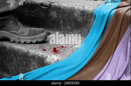 Das Bein des Militärs steht auf der Stufe neben der Flagge von Androsexual, dem Konzept des militärischen Konflikts Stockfoto