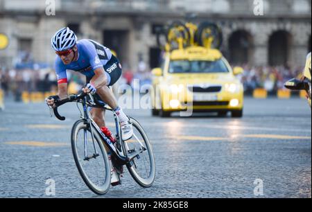 David Millar macht bei der Tour de France 100. in Paris auf den Champs Elysees während der letzten Etappe am 21.. Juli 2103 eine Pause. Stockfoto