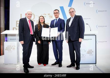 Berlin, Deutschland. 20. Oktober 2022. CEM Oezdemir, Bundesminister für Landwirtschaft und Ernährung, erhält den Leo-Baeck-Preis. Berlin, Den 20. Oktober 2022. Kredit: dpa/Alamy Live Nachrichten Stockfoto