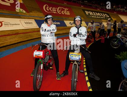 Die Derny Riders stehen bereit für das erste Derny-Rennen Stockfoto