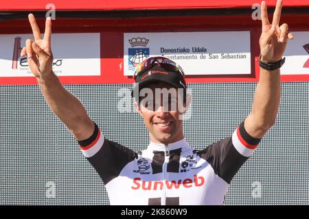 Michael Matthews spriet zu seinem ersten Sieg im Team Sunweb Kit Stockfoto