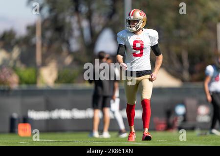 Oktober 2022; Santa Clara, Kalifornien, USA; die San Francisco 49ers platzieren Kicker Robbie Gould (9) während des Trainings im SAP Performance Center in der Nähe von Levi’s Stadium. (Stan Szeto/Image of Sport) Stockfoto