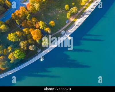 Mauerwerk Bogenwand des Mseno Damm von oben Stockfoto